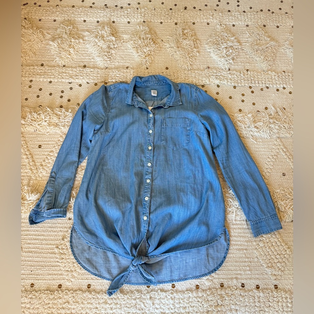 Gap maternity jean shirt